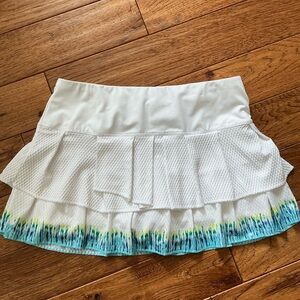 Lucky in Love White Ruffle Floral Garden Print Tennis Golf Pickleball Skirt, med